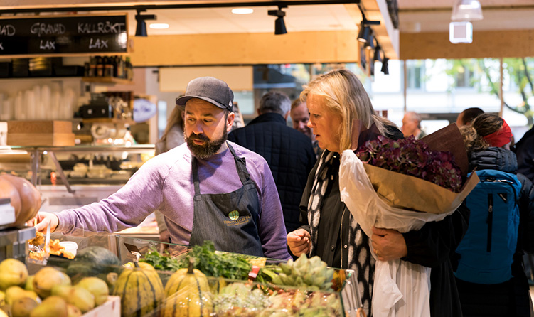 Svenskarna vill handla lokalt och återvinna