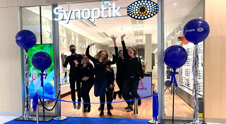 Synoptik växer med nya fysiska butiker