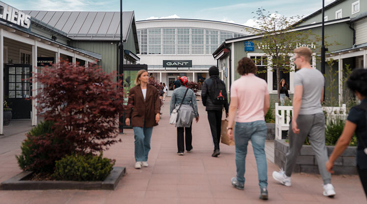 Nya pop up-butiker stärker outlets utbud