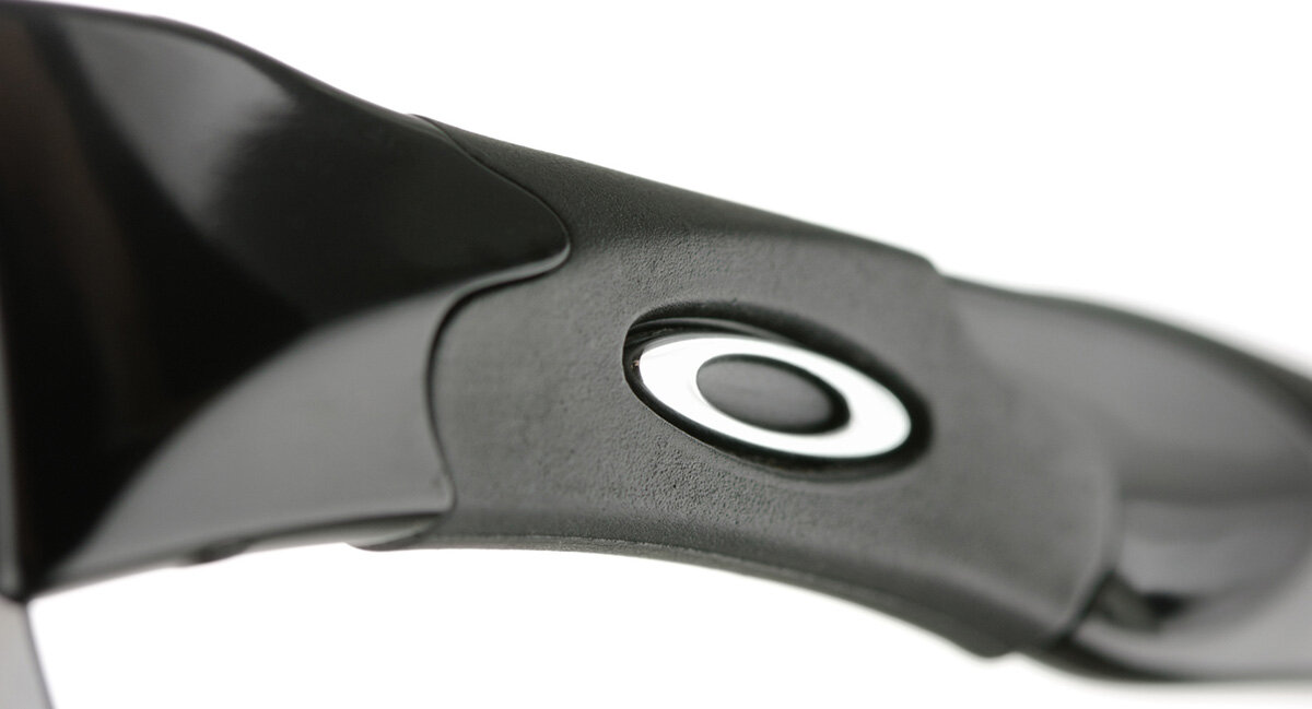 Oakley öppnar upplevelsehubb